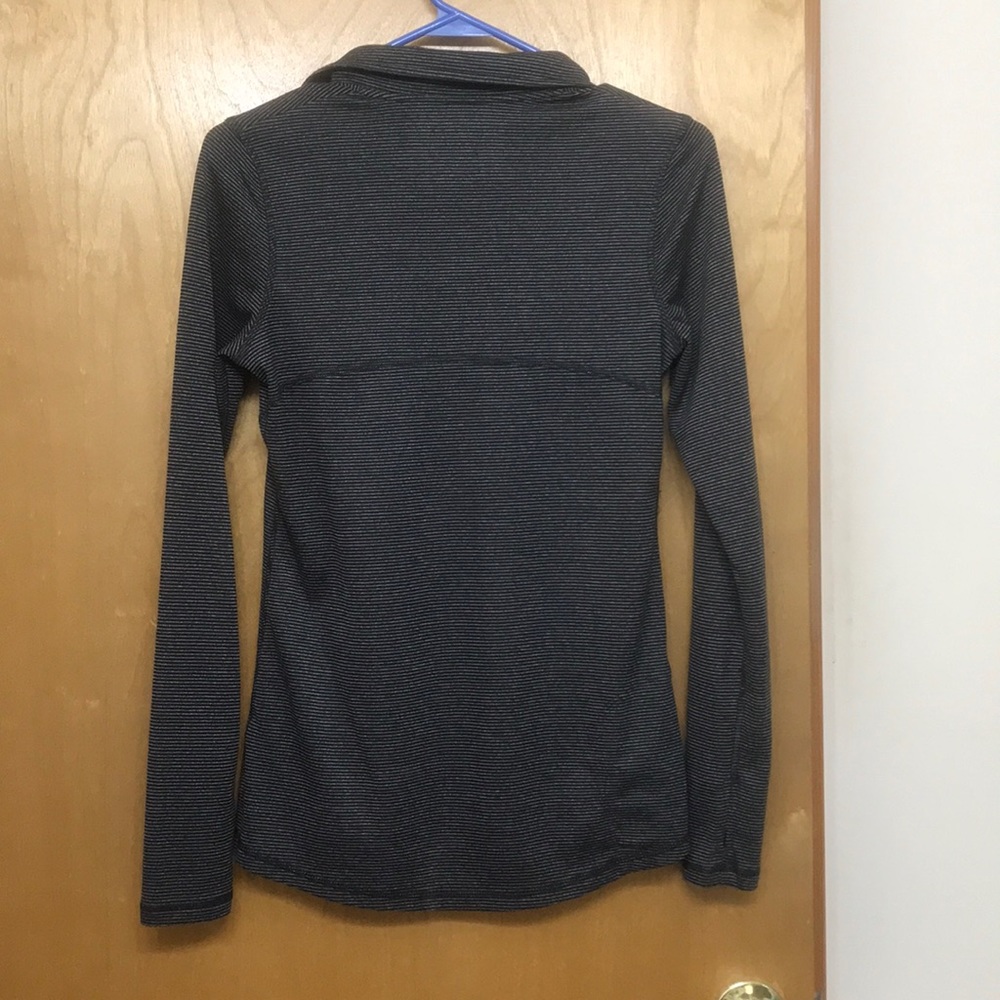Tight fitted pullover/jacket - Picture 2 of 3